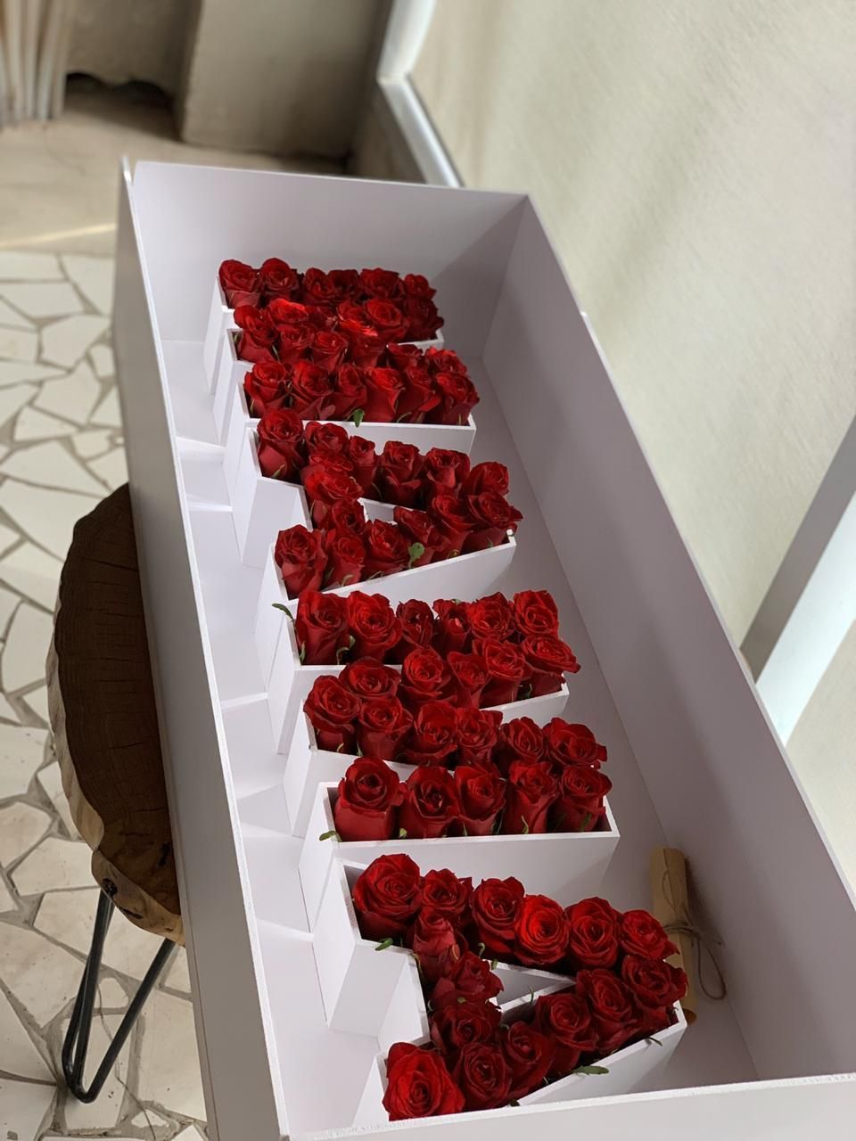 Коробка "МАМА" с розами