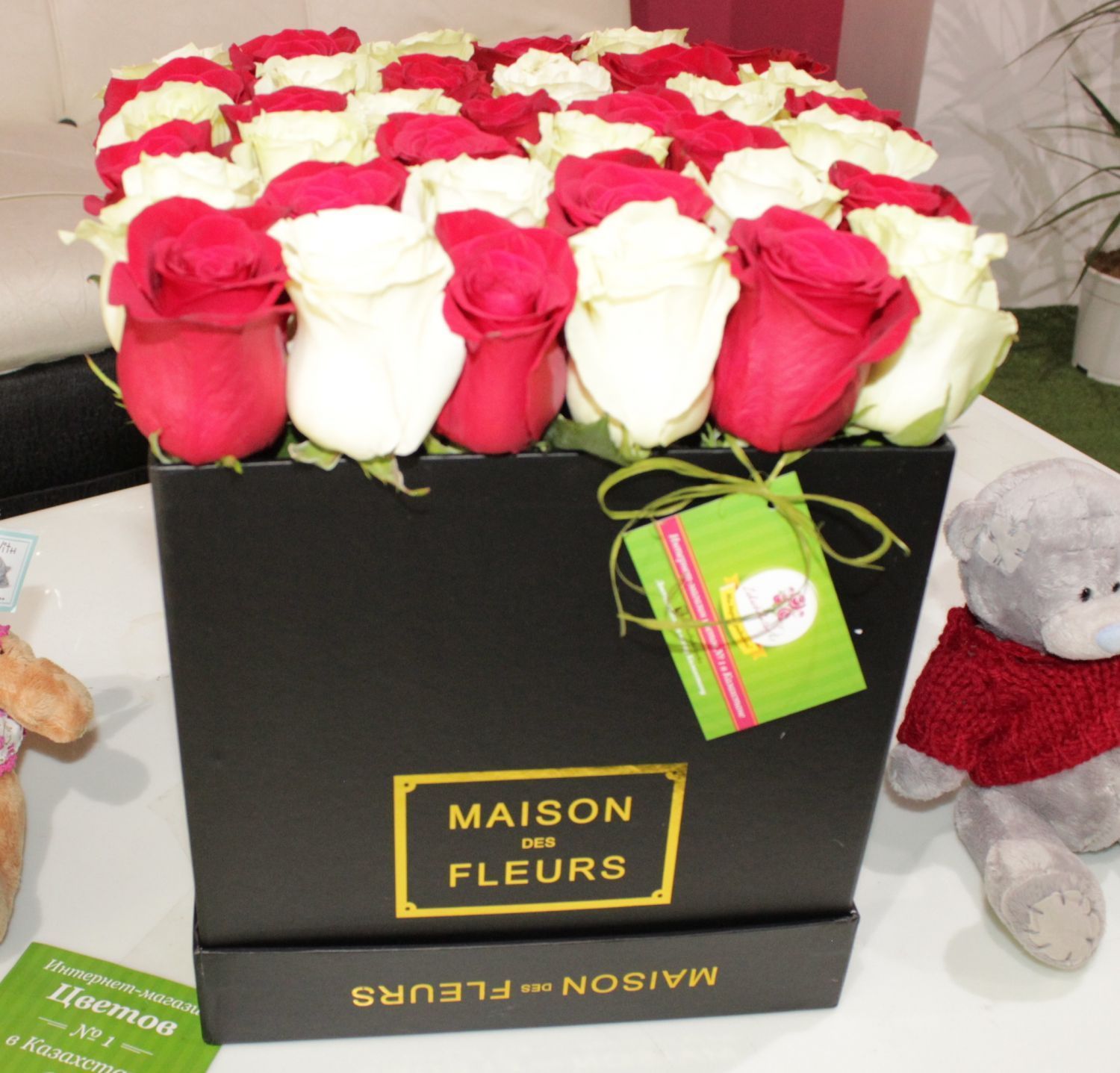 Квадратная коробка MAISON c голландскими розами