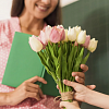 Букеты тюльпанов учителям