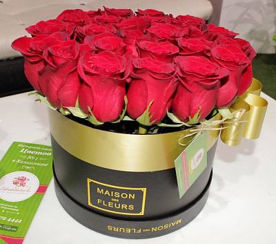 Фирменная коробка MAISON c голландскими розами 2
