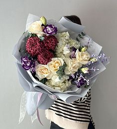 Букет "Leila" из гортензии, роз, лизиантусов и хризантем