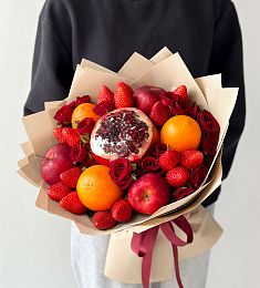 Фруктовый букет "Красный бум" из фруктов, ягод и роз