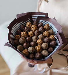 Клубничный букет "Шоколадная сказка" из клубники в итальянском шоколаде.