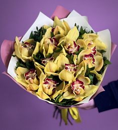 Букет "Sally" их орхидей и фисташки