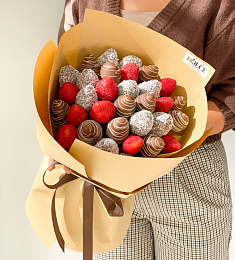 Клубничный букет "Утро в Стамбуле" M с клубникой в шоколаде и свежея ягодой