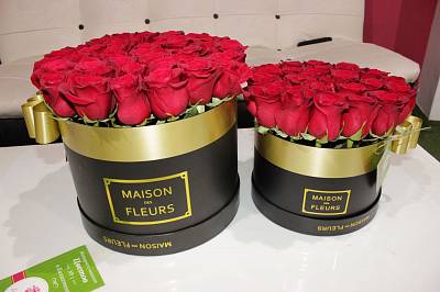 Фирменная коробка MAISON c голландскими розами 1