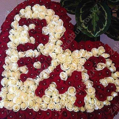 Букет из роз в форме сердца с надписью на выбор  2
