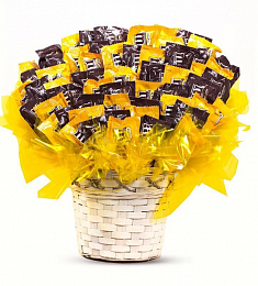 Букет из конфет "Пчелка" из конфет mms в корзине
