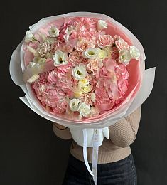 Букет "Кремовый" из гортензий, гвоздик, лизиантусов и роз