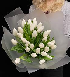Букет из 31 белых тюльпан
